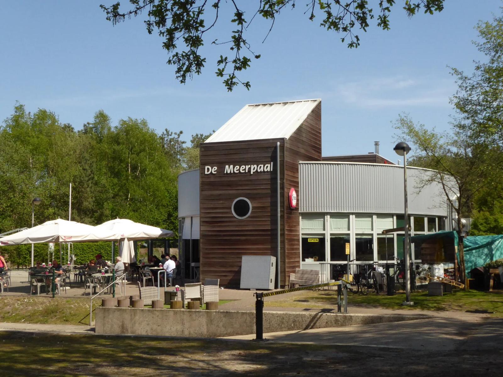 Brasserie De Meerpaal - Lommel - Terras aan het water